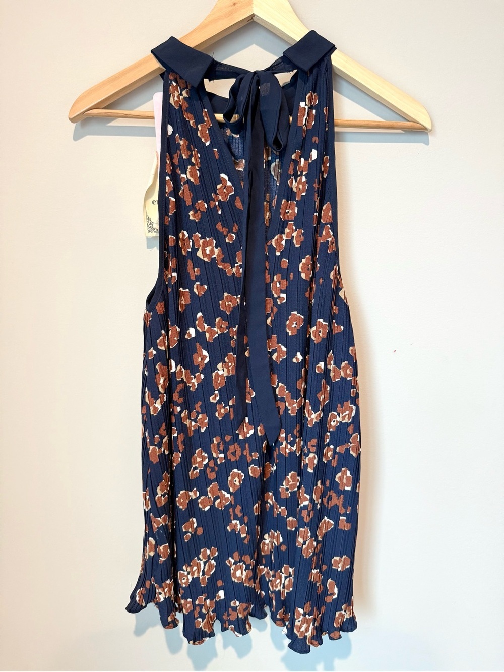 NWT Entro Navy Floral Pleated Animal Print Sleeveless Swing Tunic Top with Tie - Picture 3 of 3